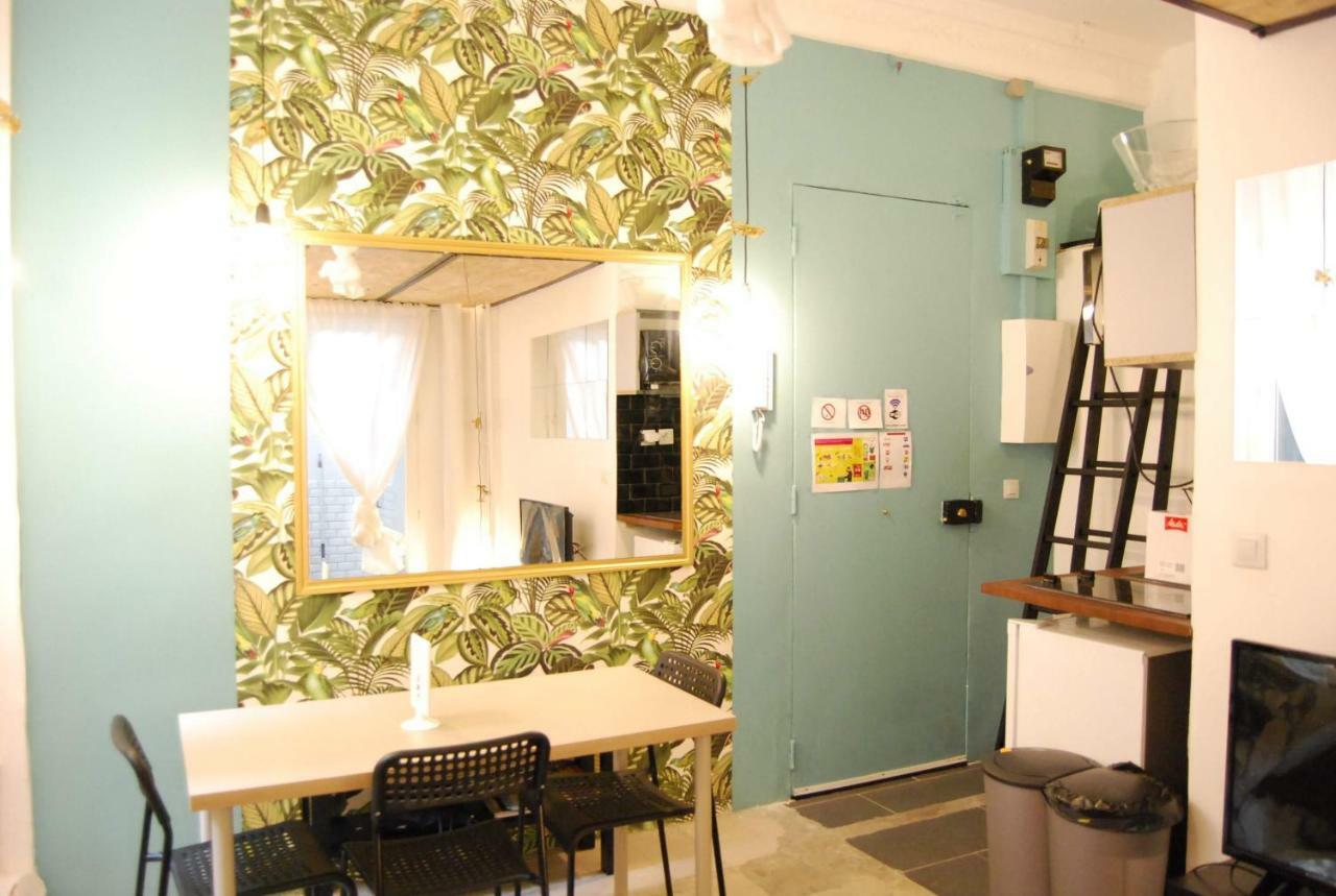 Arty 20m² District Of Batignolles Apartment