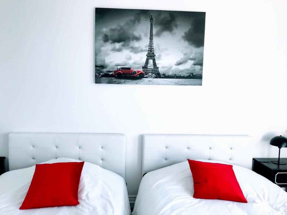 Luxe Eiffel Tower And Seine River Apartment