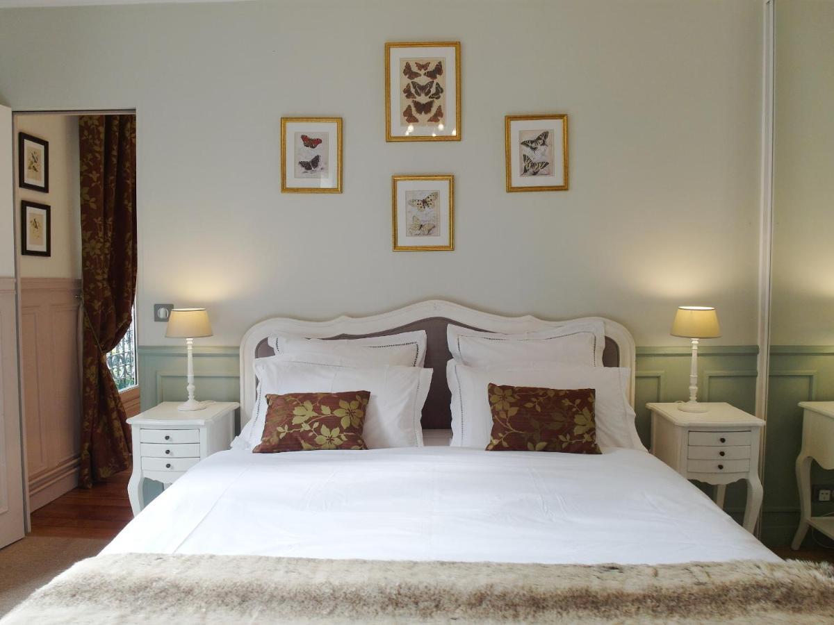 D : Louvre Elegant Bed & Breakfast 3*