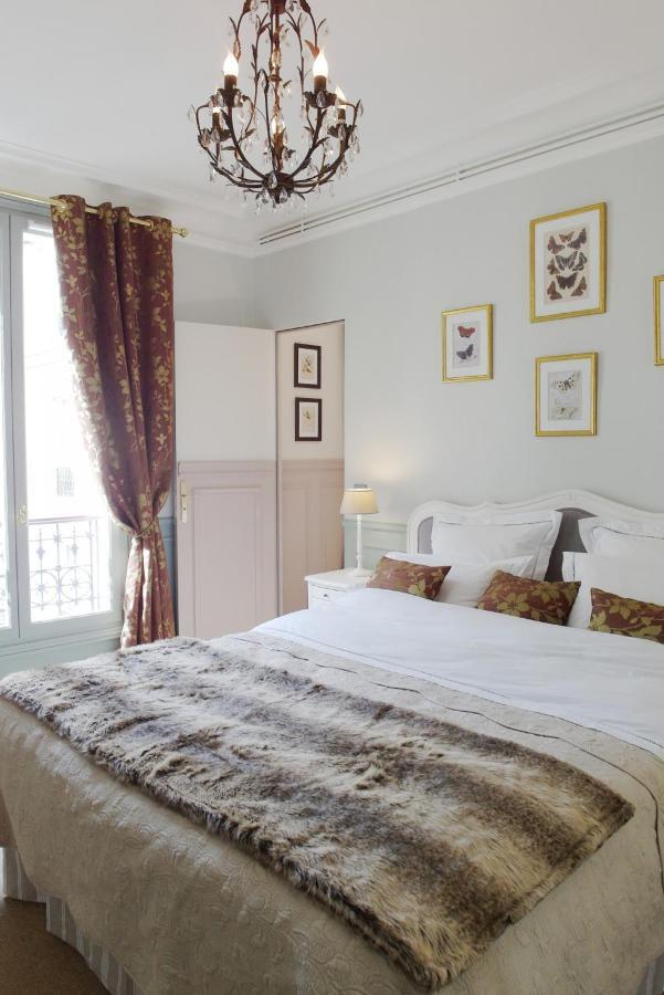 D : Louvre Elegant Bed & Breakfast 3*
