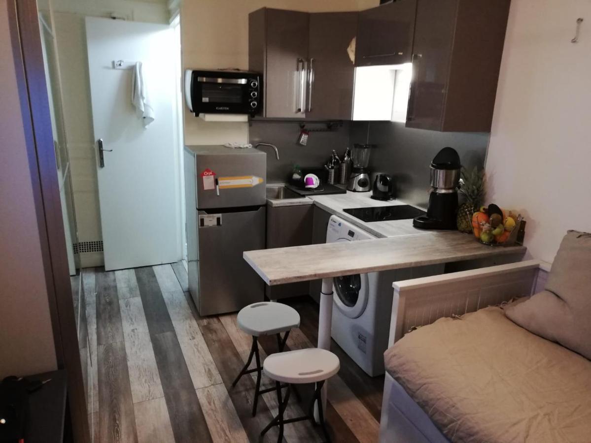 Apartment Charming Central Studio