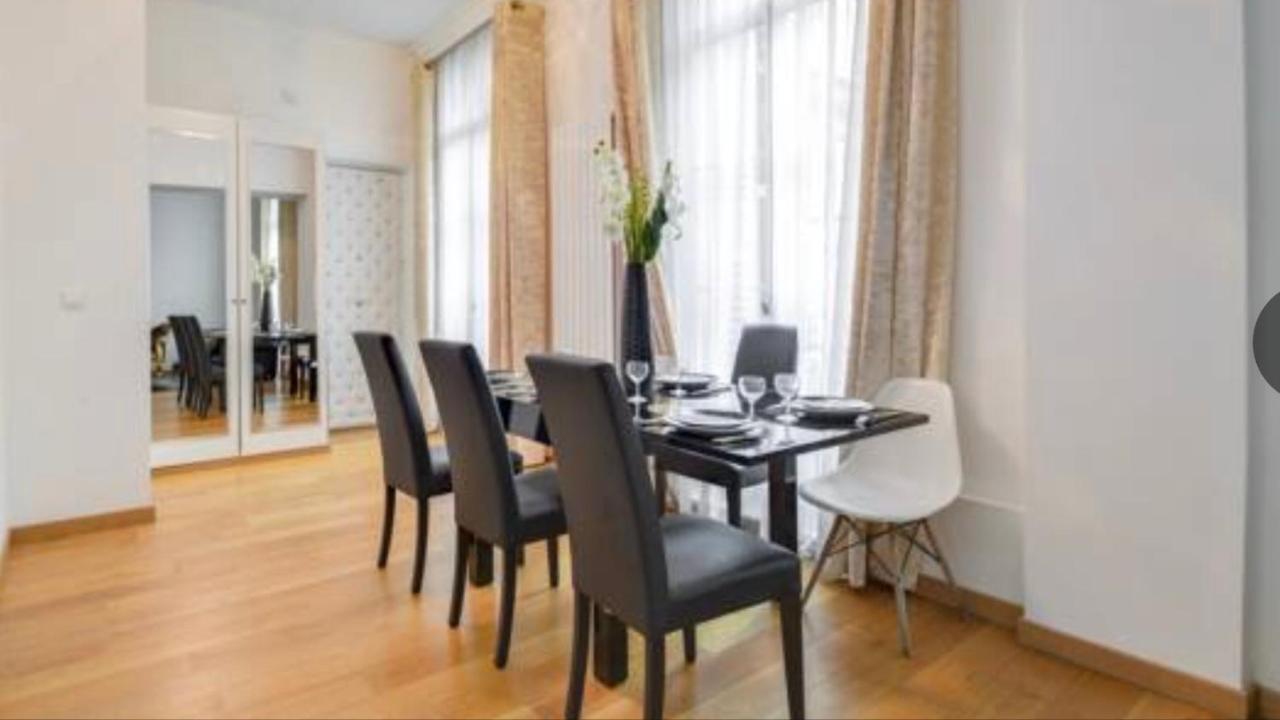 21a Marechal Foch Avenue Champs-elysees Parigi