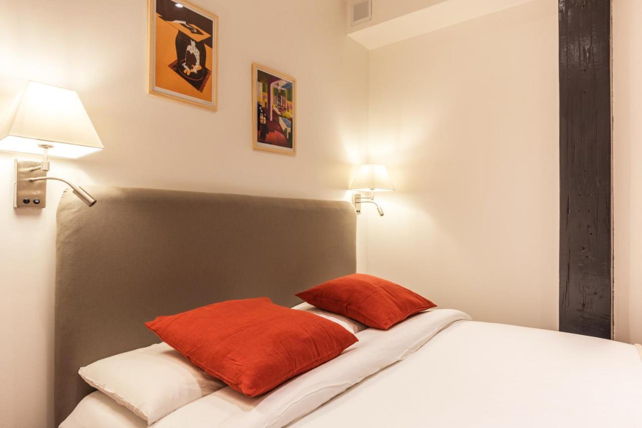 Design & New Loft In Heart Of *