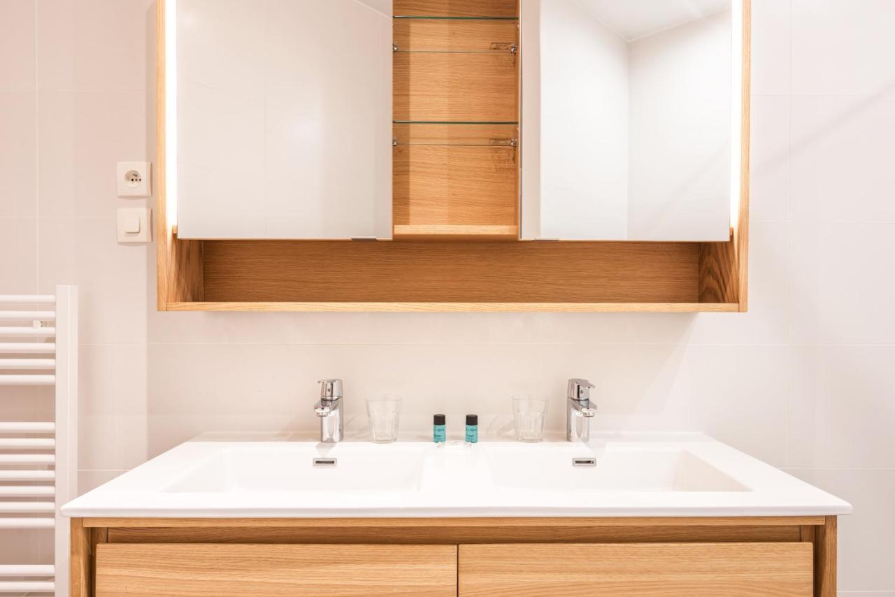 Design & New Loft In Heart Of *