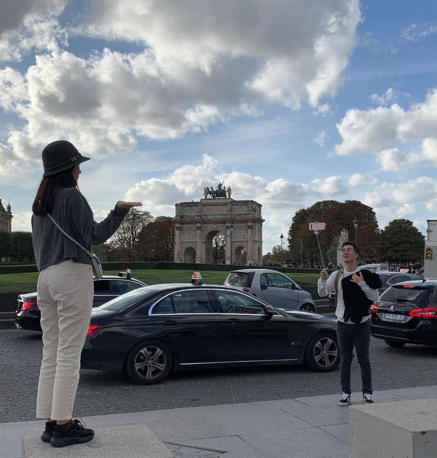 Near Louvre, * Parigi