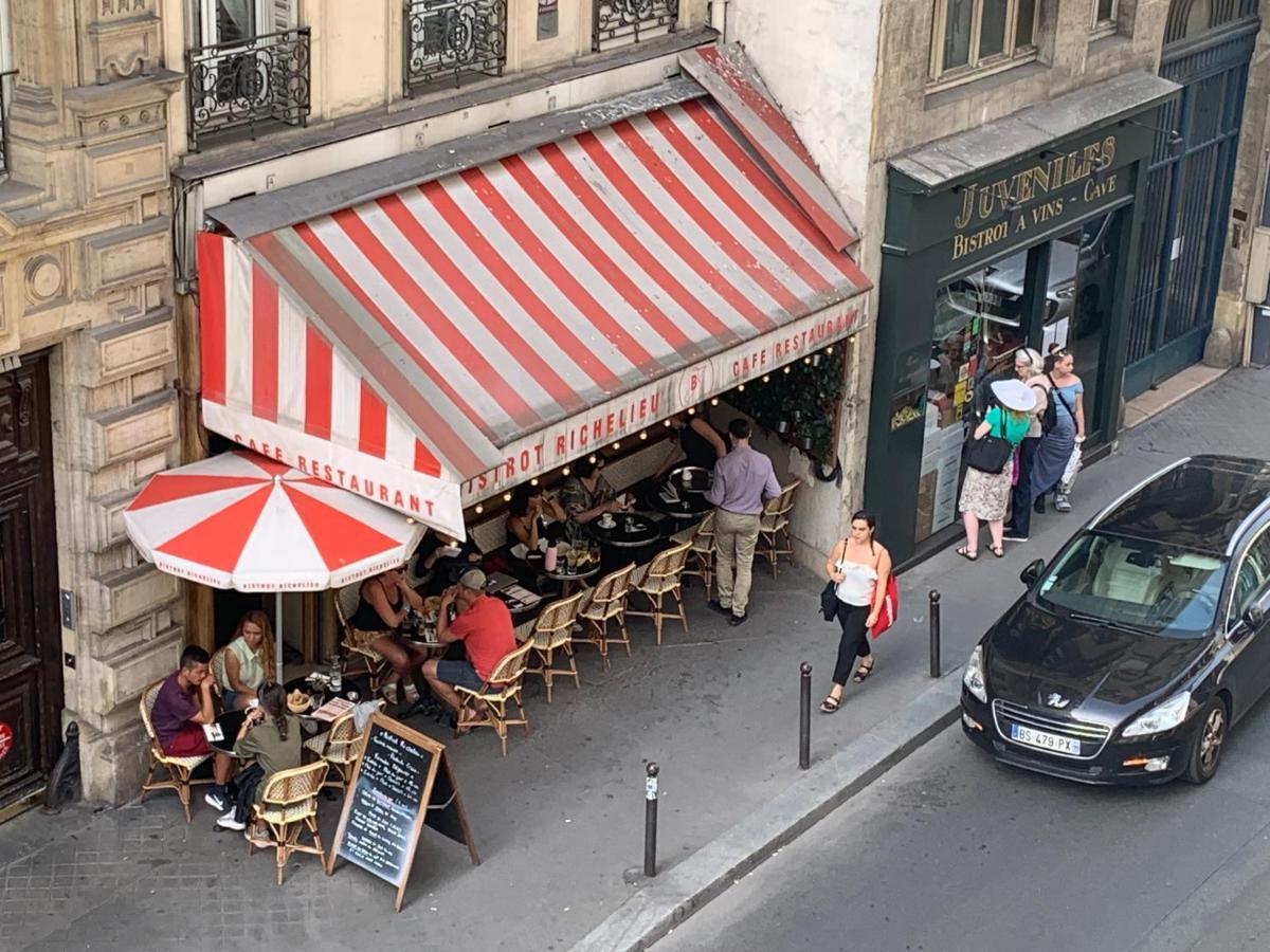 Near Louvre, Parigi