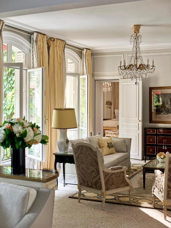 Hotel Plaza Athénée - Dorchester Collection Parigi