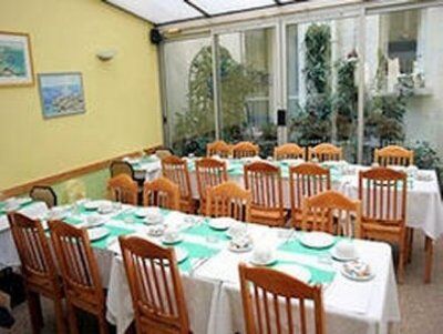 Roi Rene Hotel