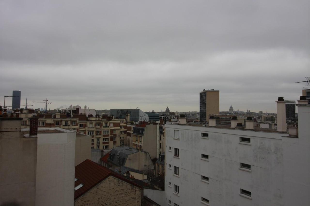 213367 - 6 Personnes à Parigi