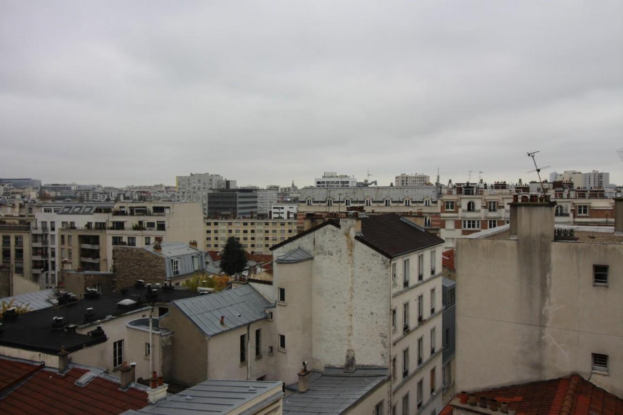213367 - 6 Personnes à
