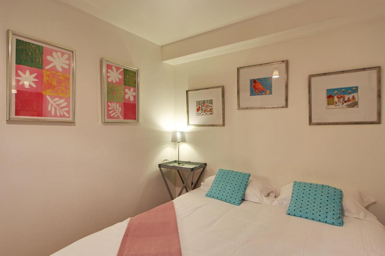 S09278 - With Patio For 3 People, Grand Boulevards * Parigi