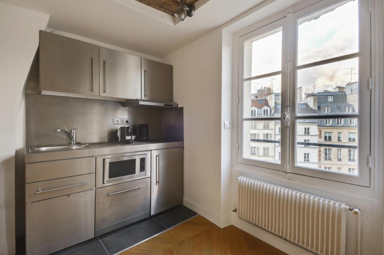 Cosy & Bright Under The Beams On Place Dauphine Id 319 Parigi