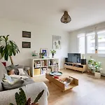 Bright Apartment For 4 With Balcony