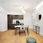 Luxury Apartment 1Br 4P - Opera
