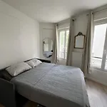 Stylish Apartment In Paris