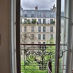 Chaleureux Studio Parisien