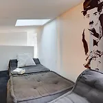 214-Suite Vuitton