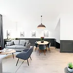 LivinParis - Luxury 3 Bedrooms République I
