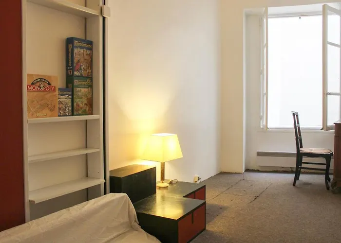 Comfortable Apartment With Beautiful Brightness