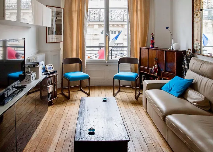 Charming And Bright Near Montmartre