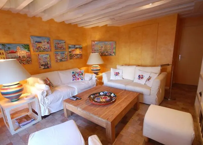 2 Bedroom Apartment-Luxembourg Garden