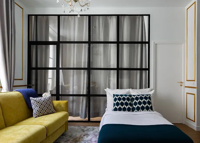 Luxury 2 Bedroom Apartment - Louvre