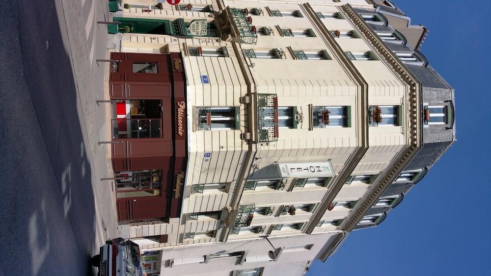 Moulin 3* Parigi