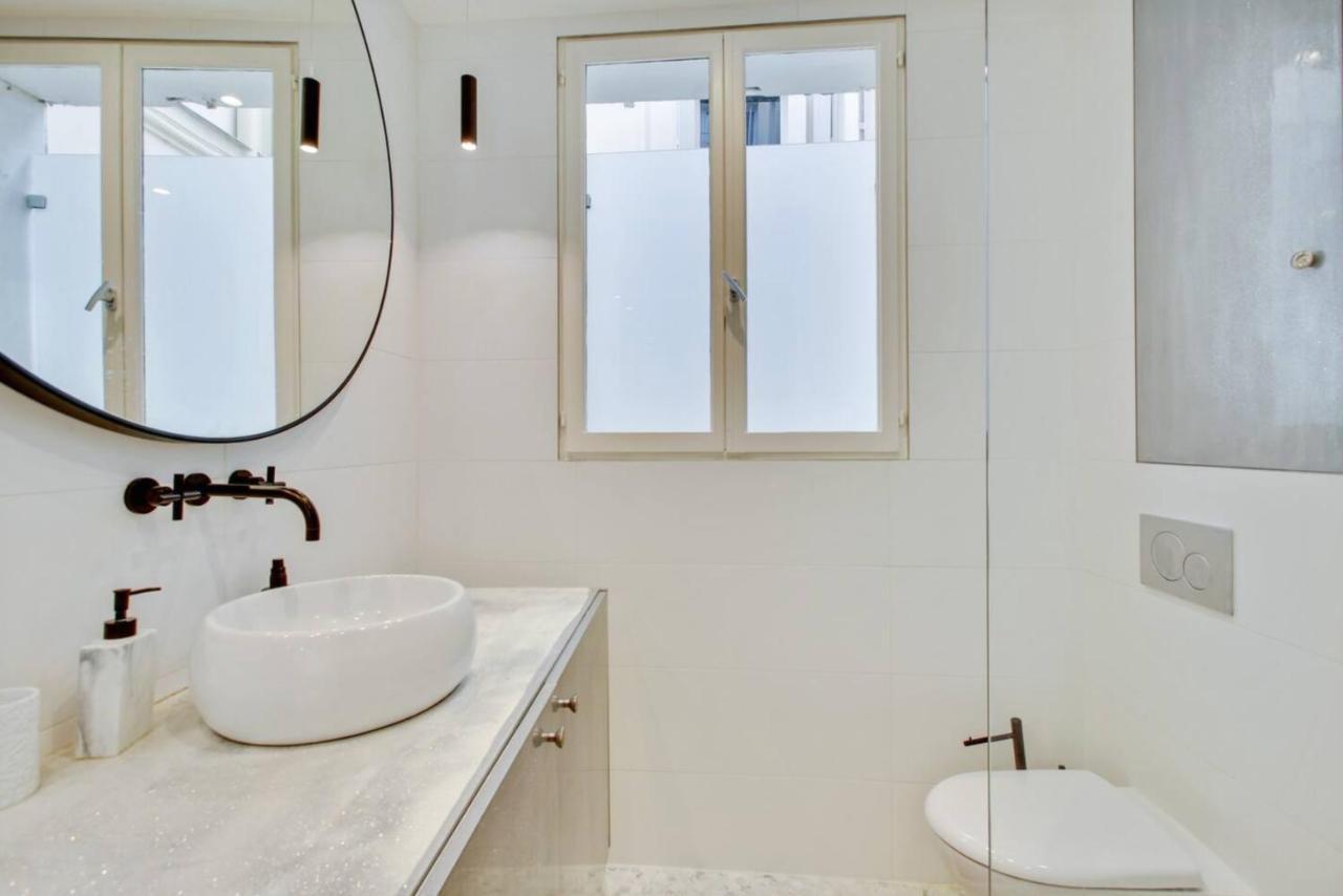 Refurbished Design Flat -near Champs-elysees Paris