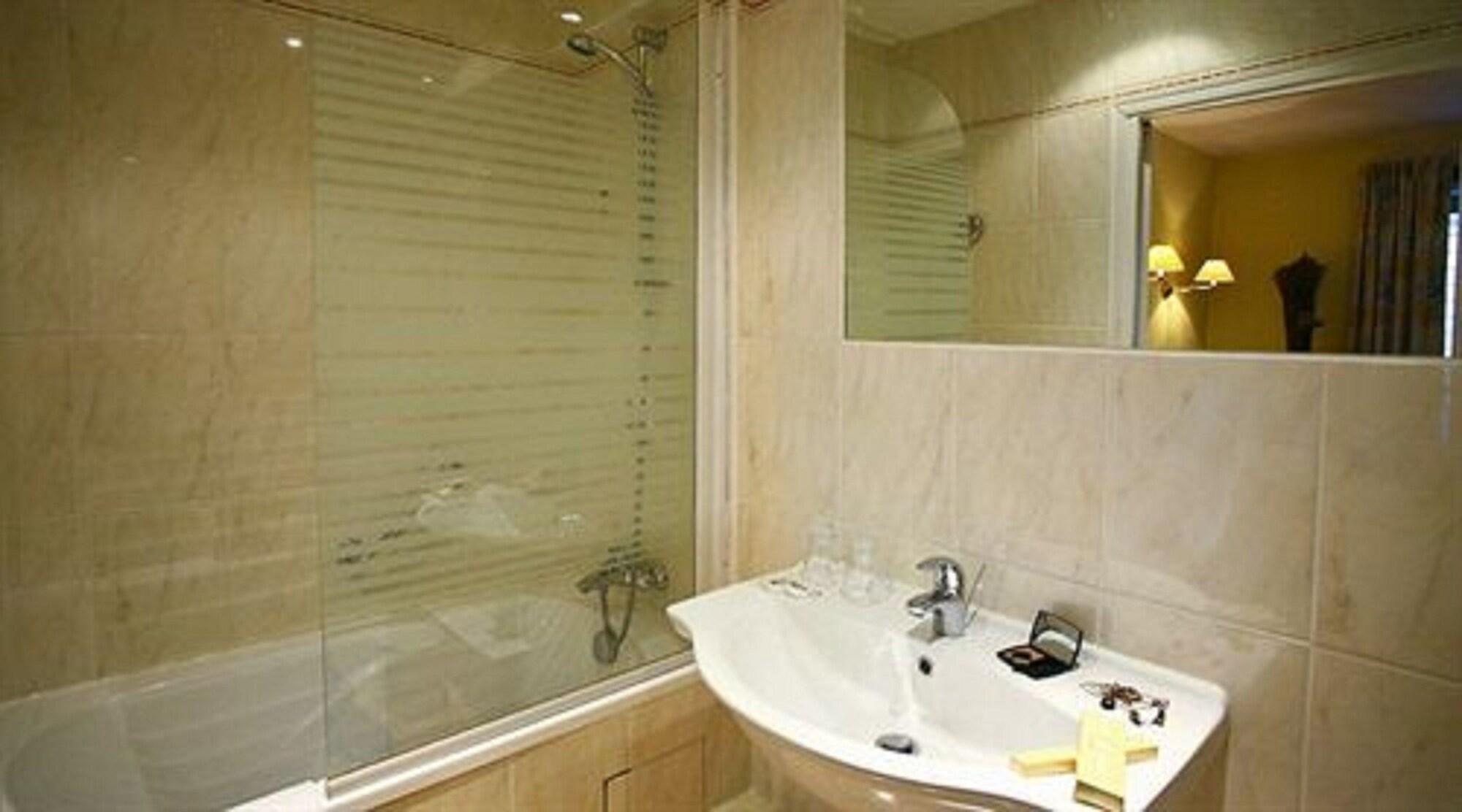 Hotel Kabanel By Happyculture 3*