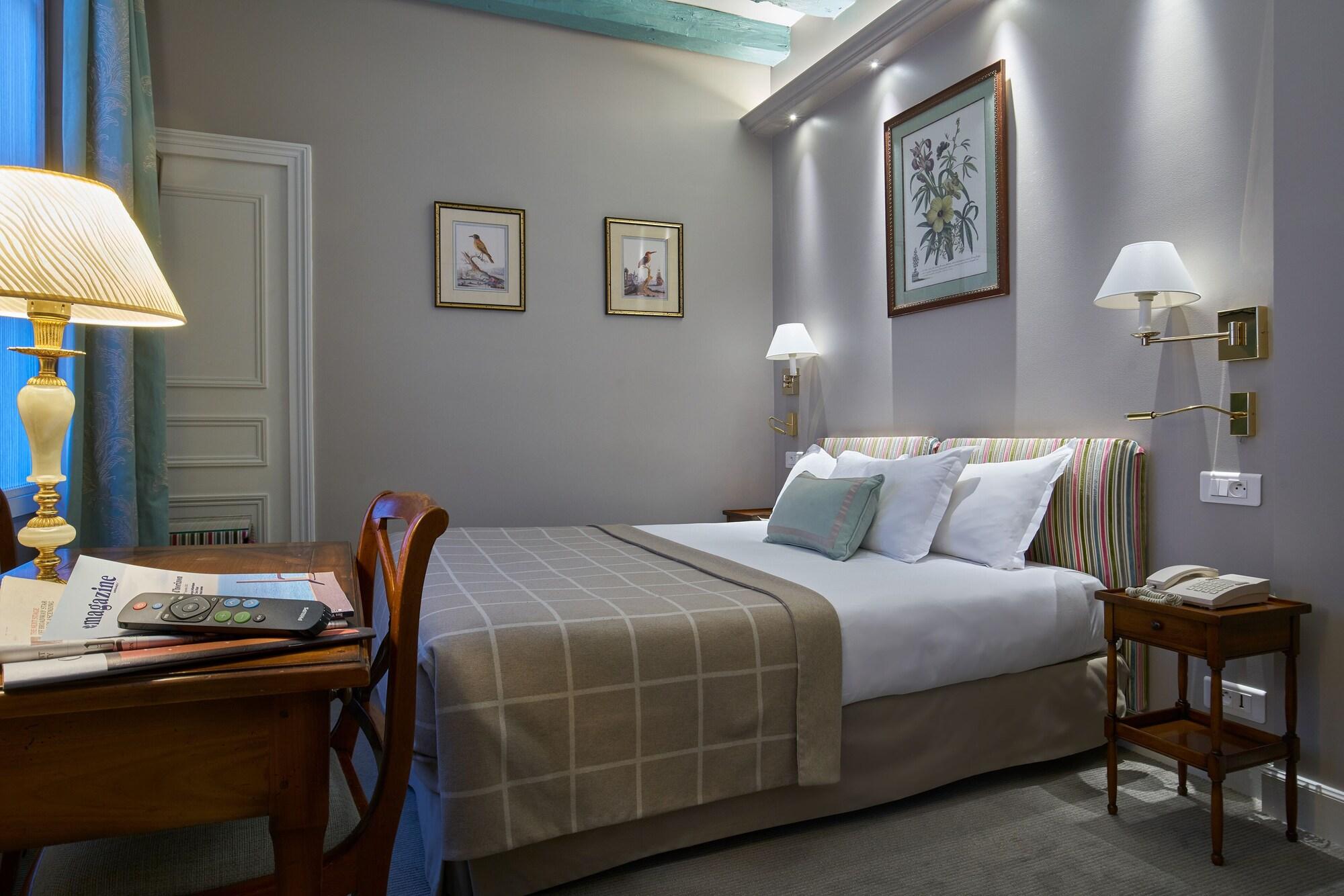 Le Relais Saint Honore 4*