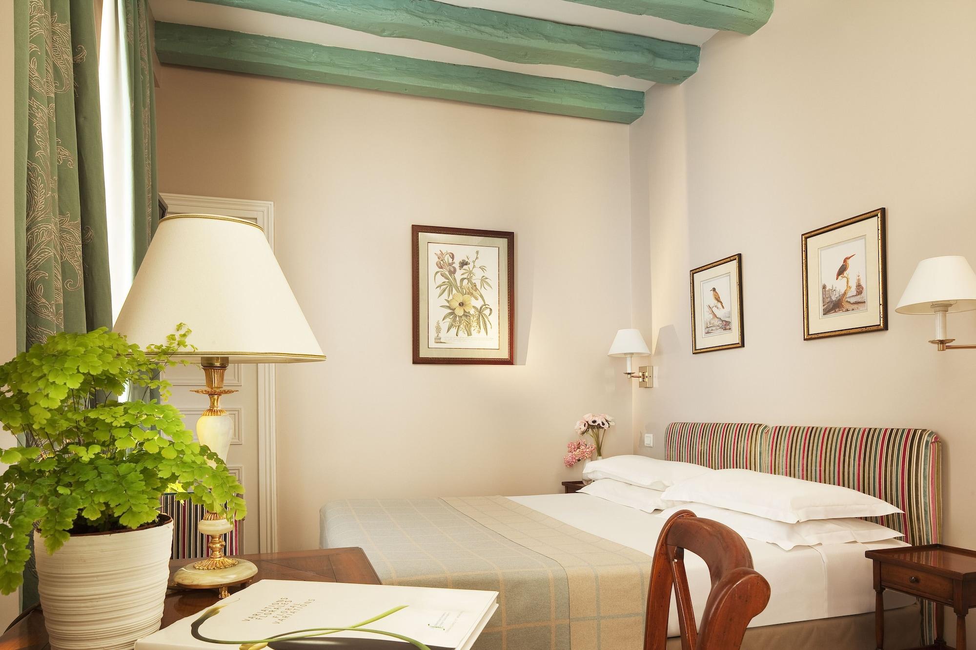 Le Relais Saint Honore Hotel 4*