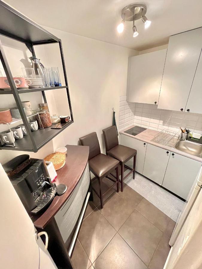 Charming Flat Near Champs Elysees Center Parigi