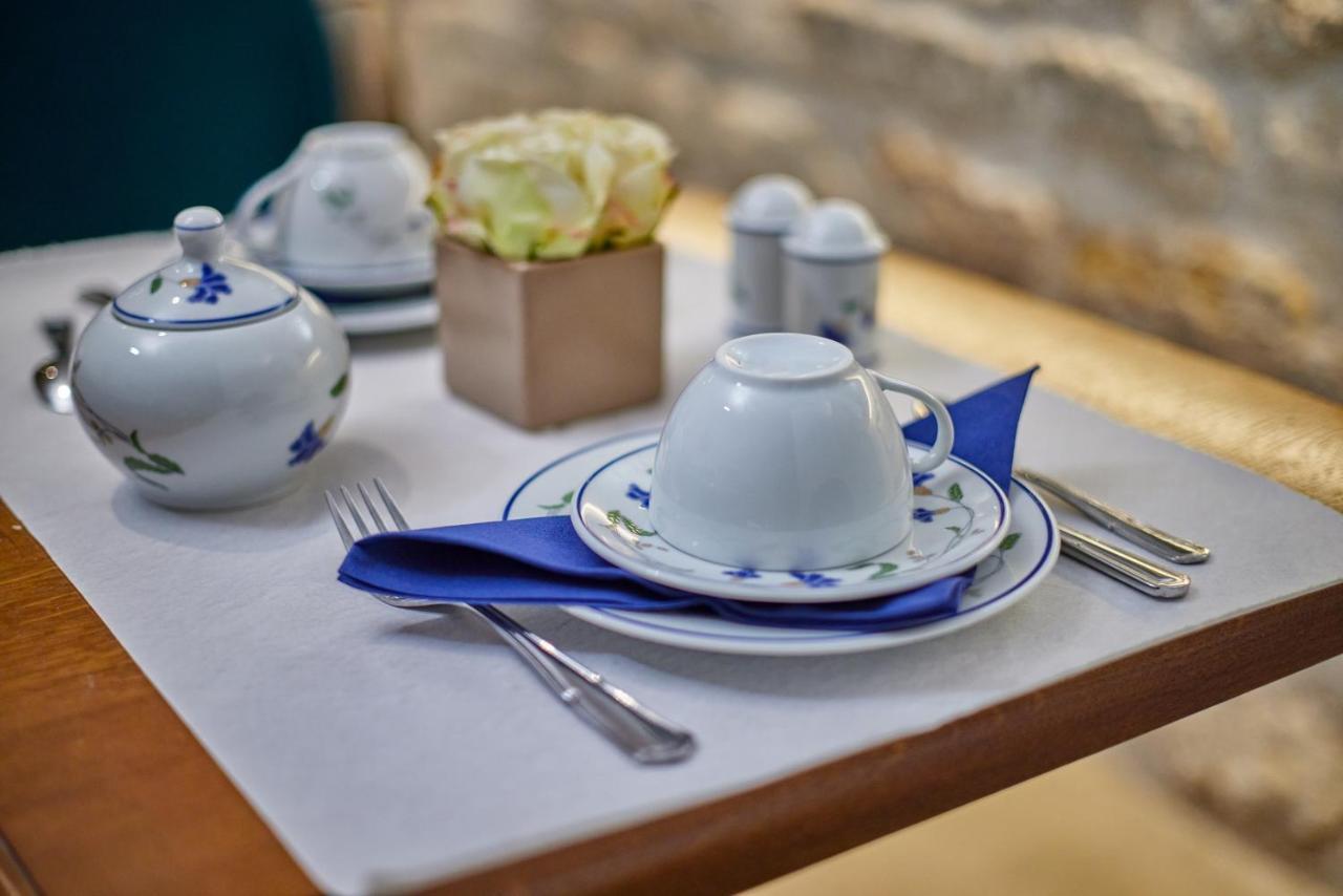 Le Relais Saint Honore 4*