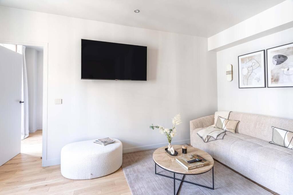 New - Luxury Parisian Flat - 4p Parigi