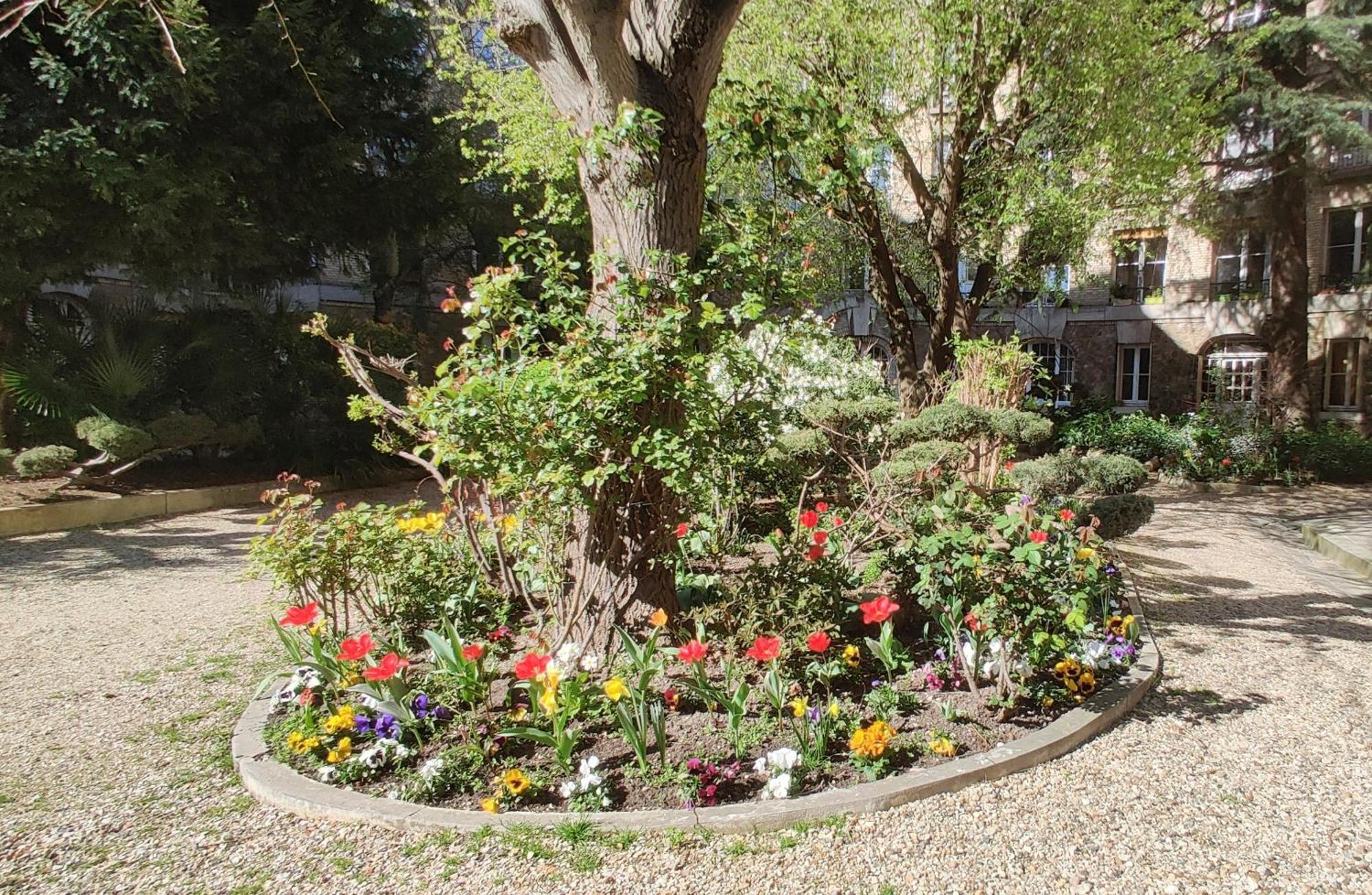 Luxueux Sur Jardin Parigi