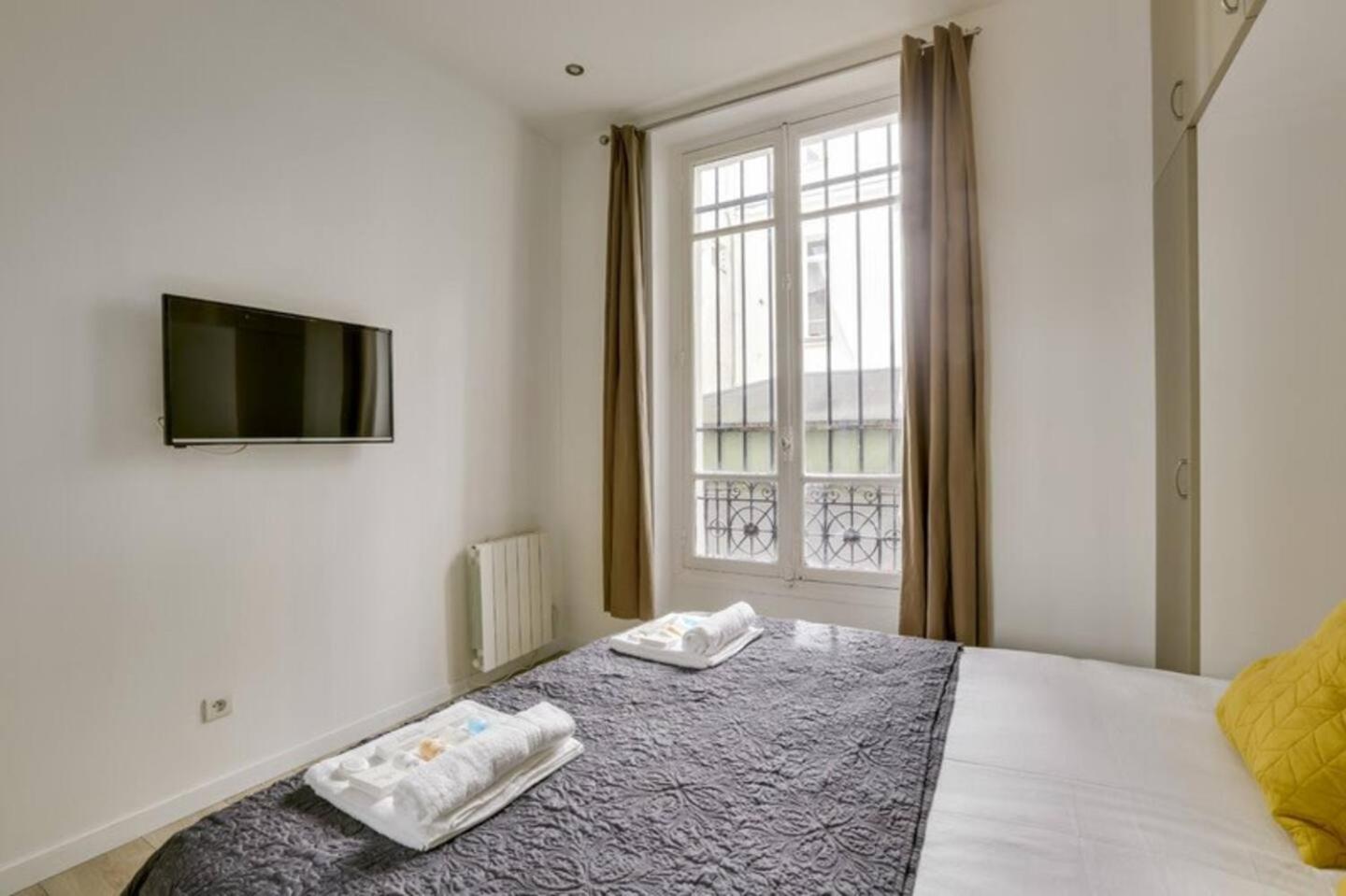 101 Greg - Superb In Apartment *