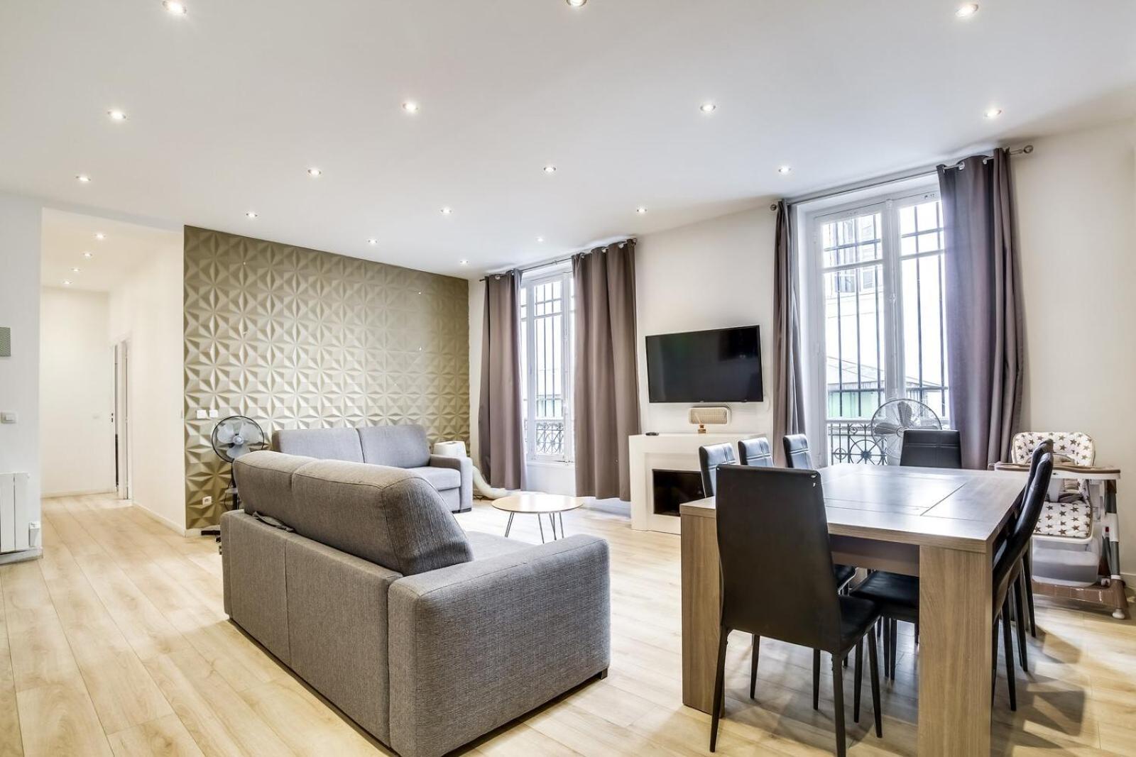 101 Greg - Superb In Apartment *