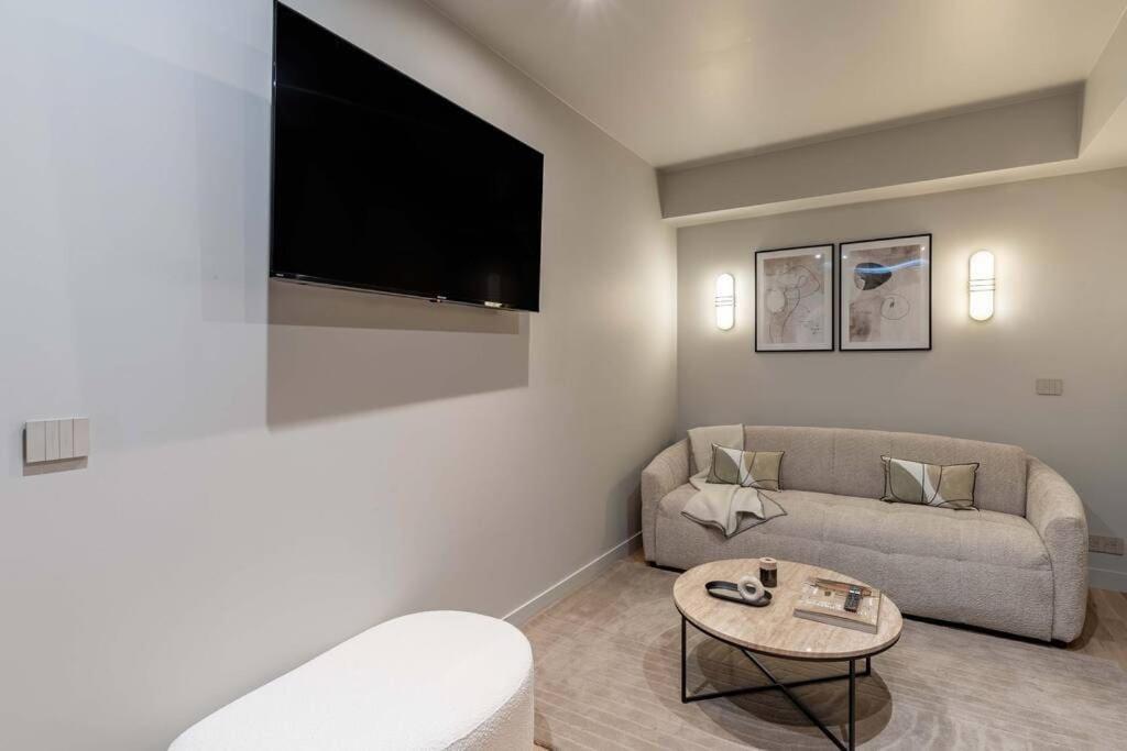 New - Luxury Parisian Flat - 4p Appartamento Parigi