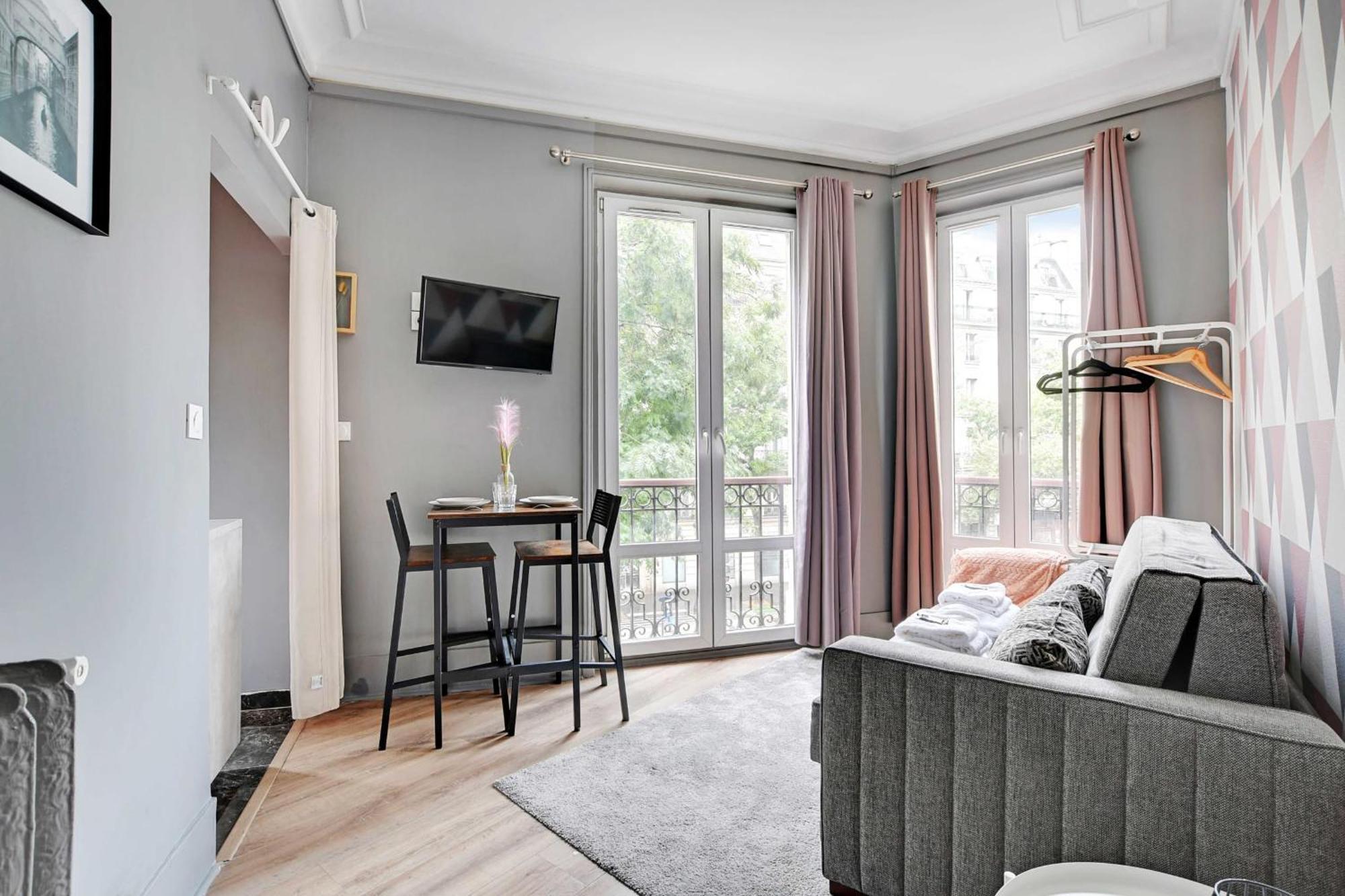 Apartment Republique - Magenta *