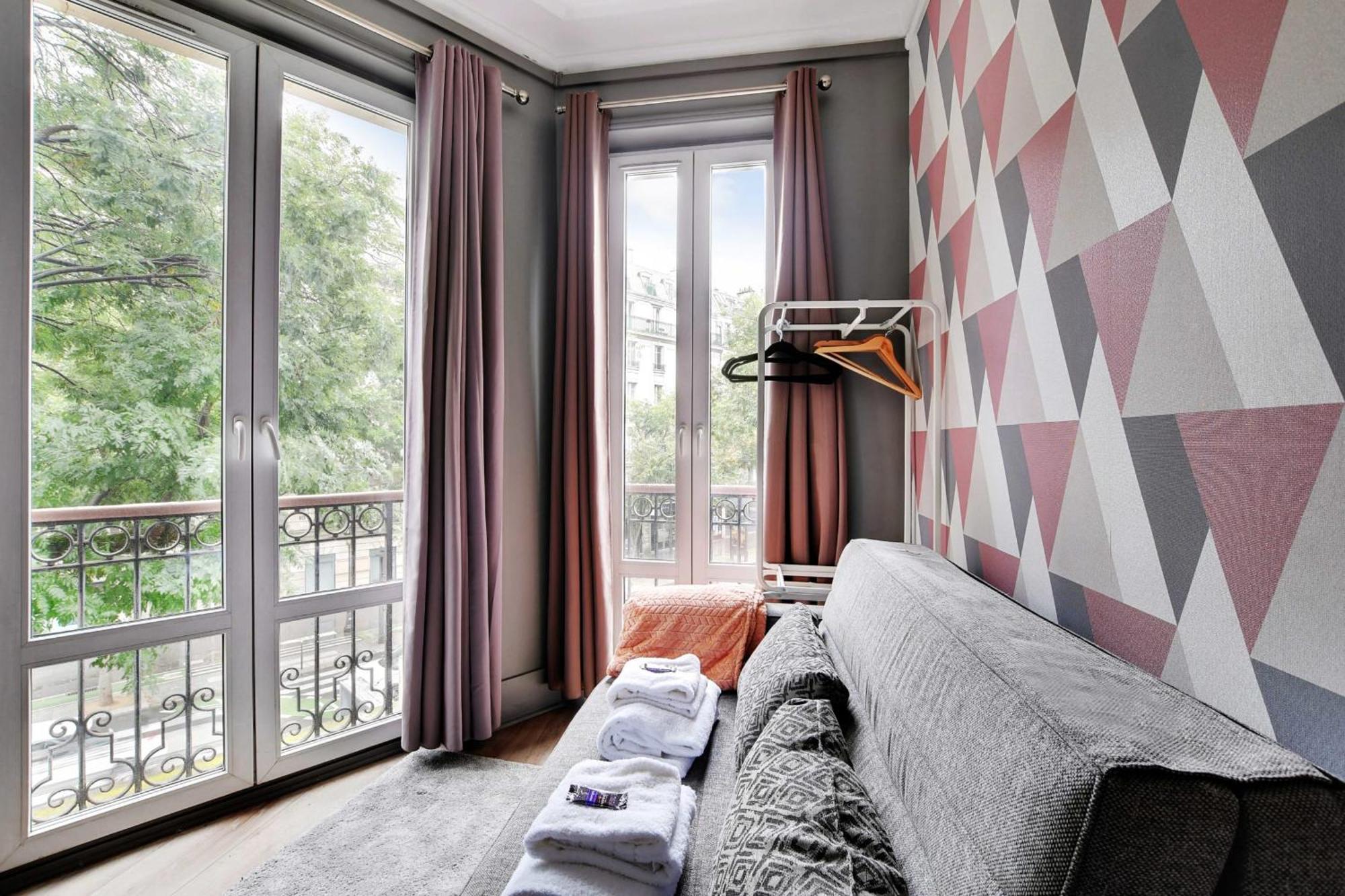 Republique - Magenta Apartment