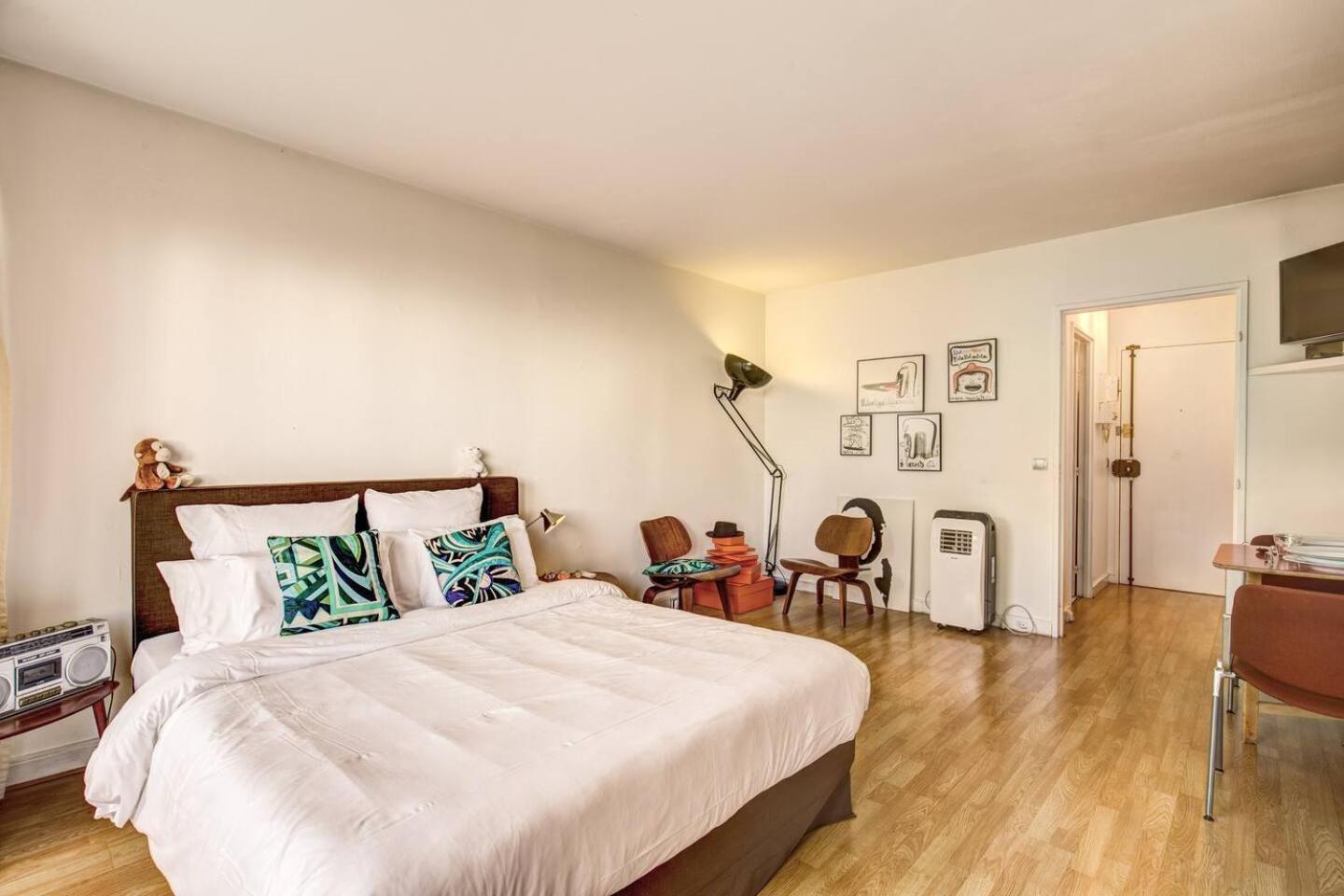 Beautiful Big In Rue Saint Parigi