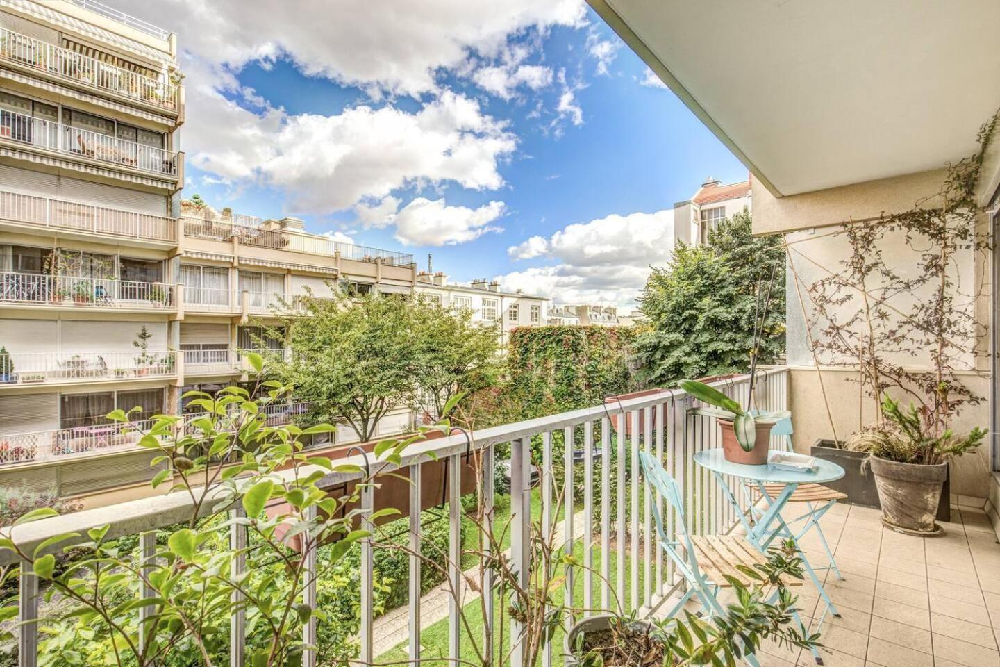 Beautiful Big In Rue Saint Parigi
