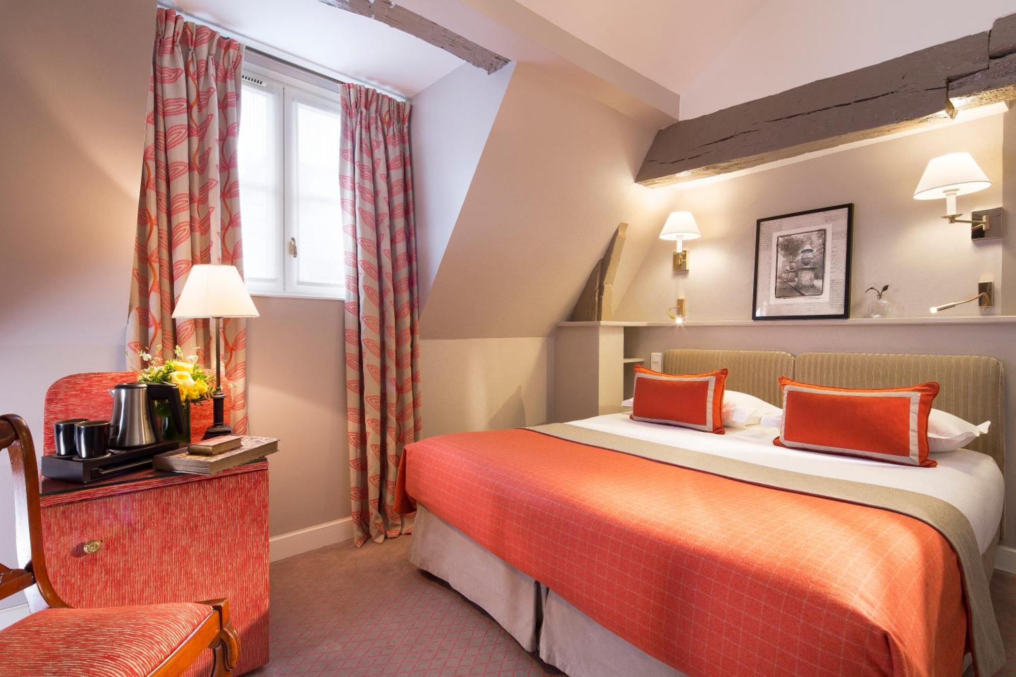 Le Relais Saint Honore 4*