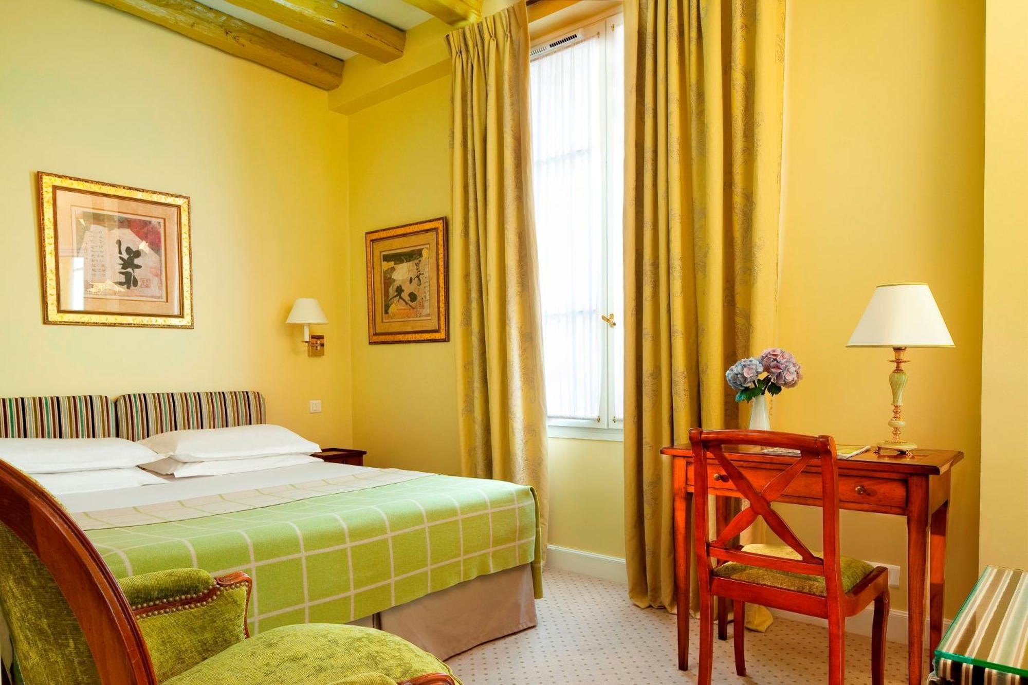 Le Relais Saint Honore 4*