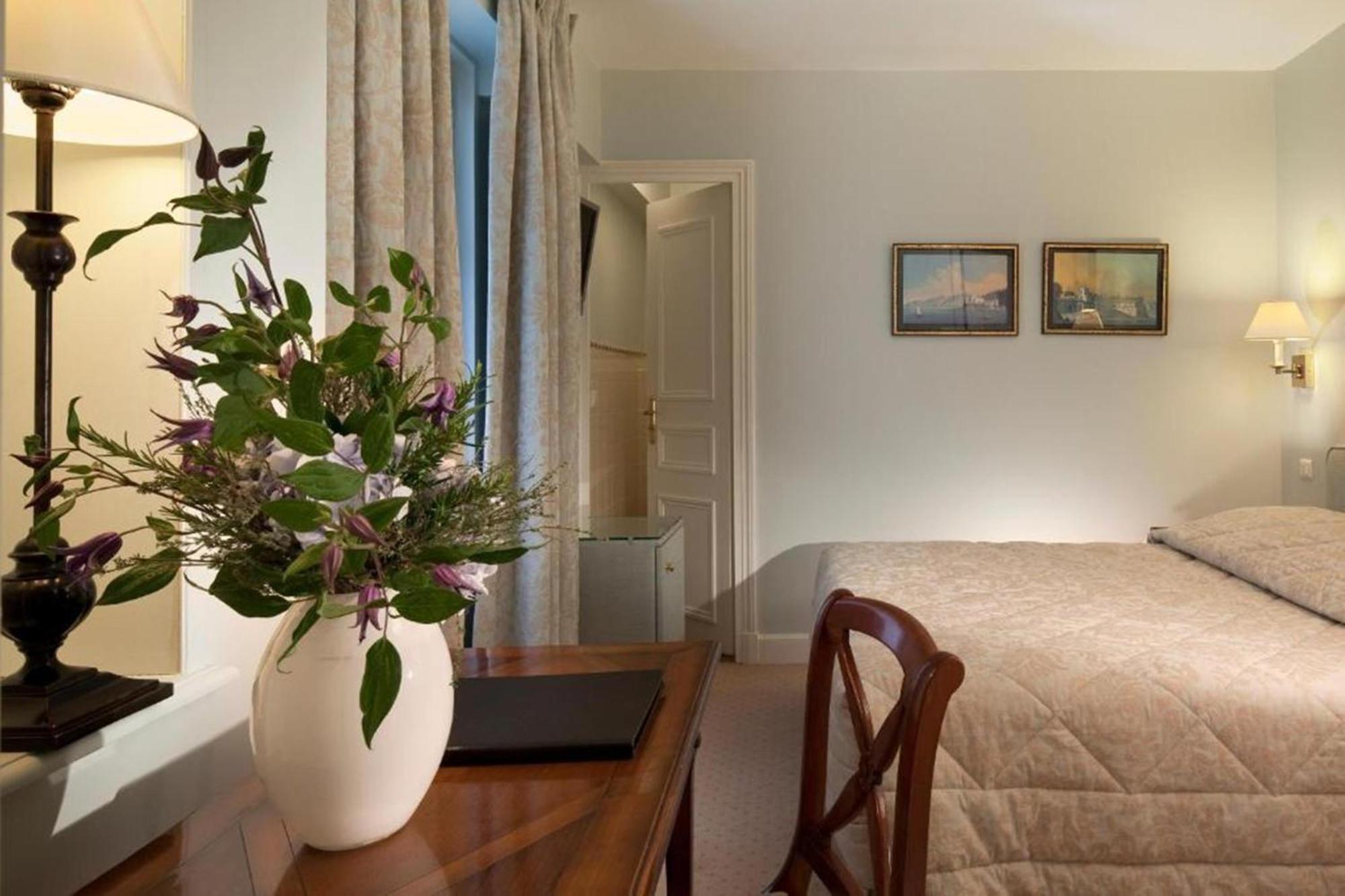 Le Relais Saint Honore Paris