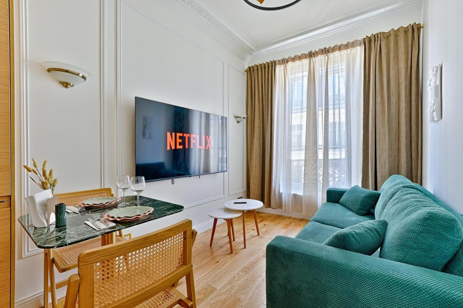 Emerald Apartment Paris