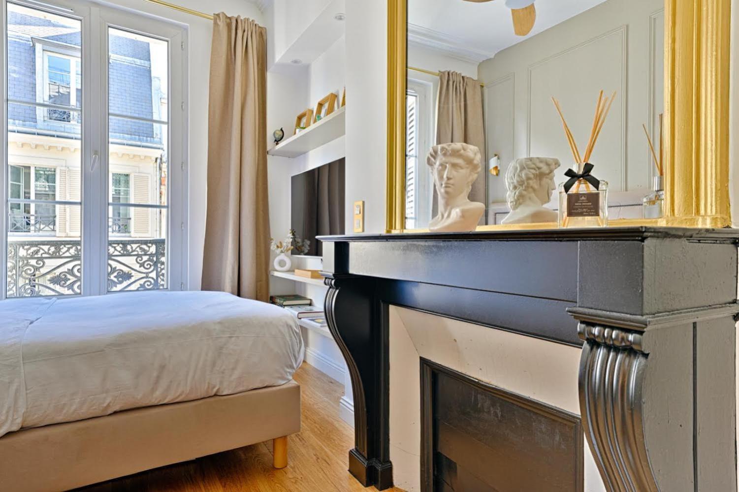 Emerald Apartment *