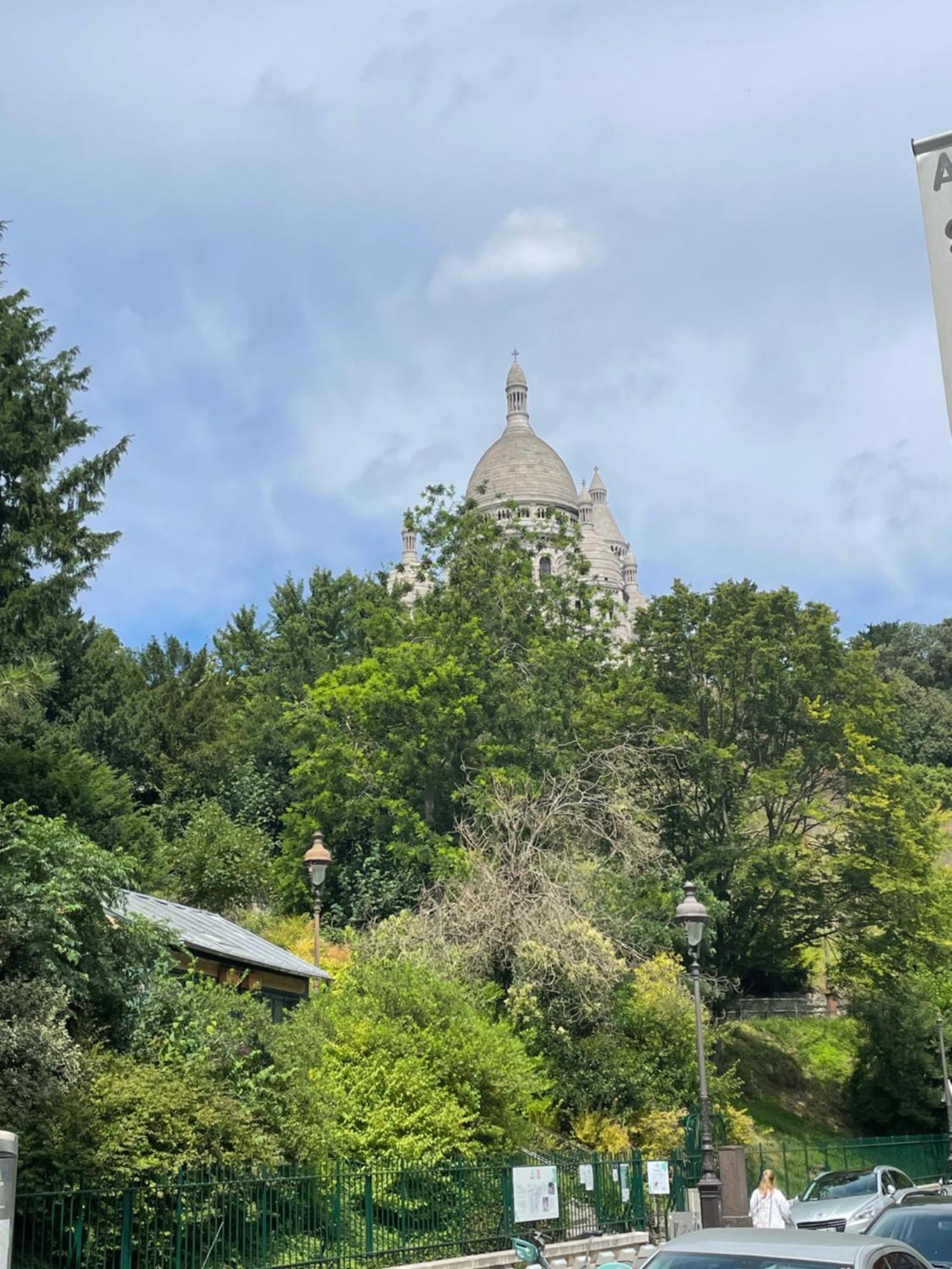 Au Bas De Montmartre !
