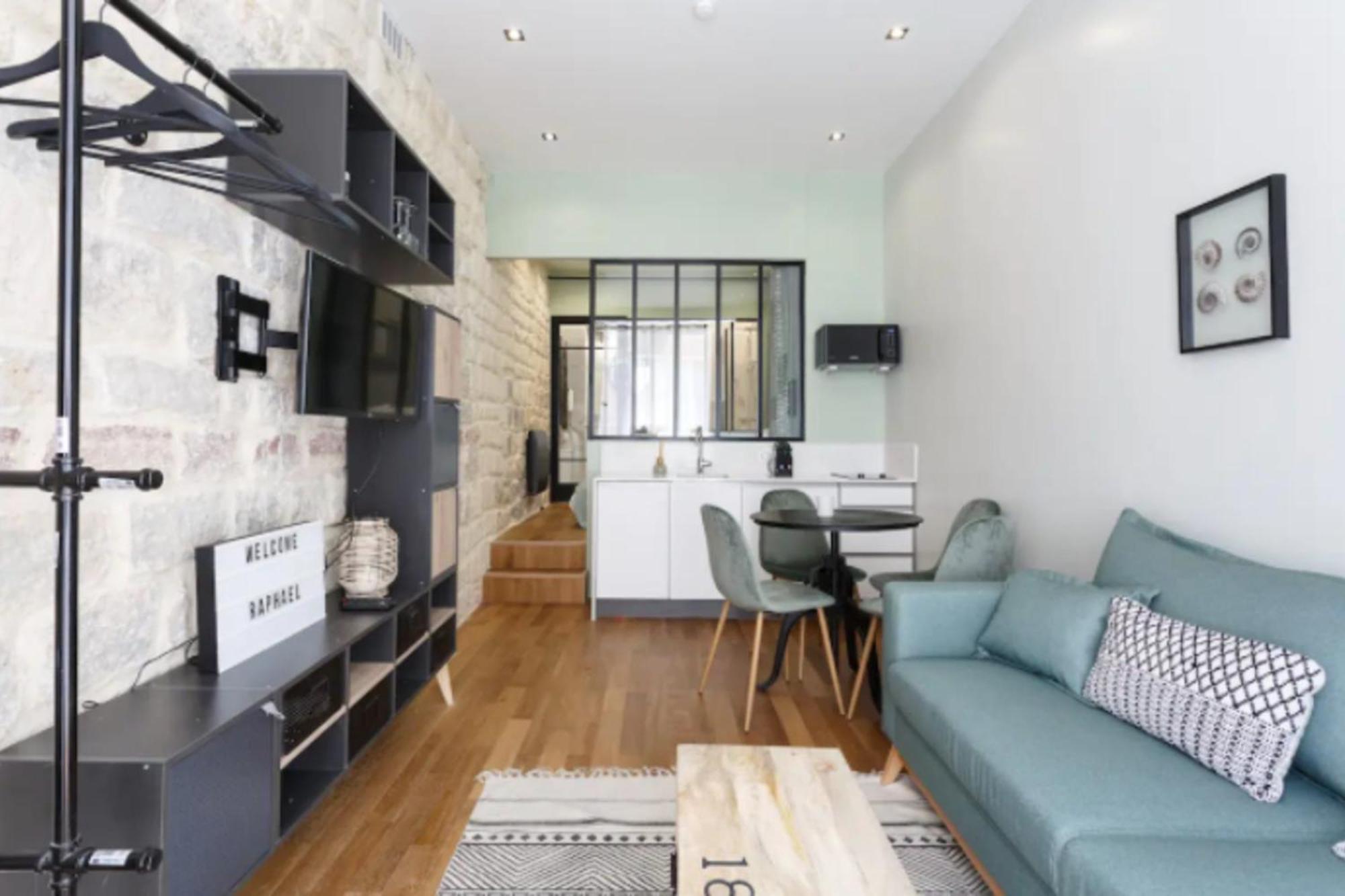 T2 With Wifi Near Montmartre