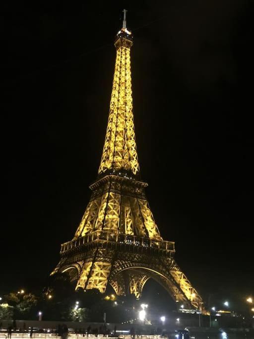 Private Bedrooms Near Eiffel Tower Homestay *